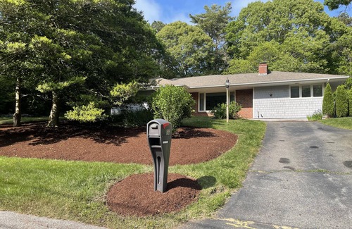 Osterville House | Charming Osterville Getaway – Walk to Village & Beach!