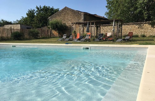 Montreuil-Bonnin Other | Charming outbuilding in the heart of the château-fort of Montreuil Bonnin Swimming pool 6 per