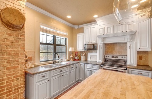 Ponce De Leon House | Charming Ozark Farmhouse Located Between Springfield and Branson, MO