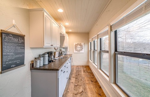 Ponce De Leon House | Charming Ozark Farmhouse Located Between Springfield and Branson, MO