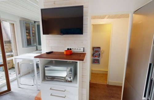 Le Penon Apartment | Charming patio villa in the heart of the forest