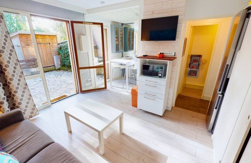 Le Penon Apartment | Charming patio villa in the heart of the forest