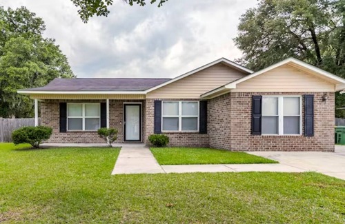 Pooler House | Charming Pooler Home 12mi from downtown Savannah