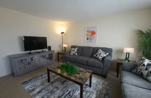 Old San Leandro Apartment | Charming private room in condo