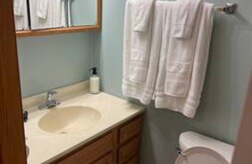 Wellsboro Cabin | Charming Queen Suite w/Shared Firepit + Game Room