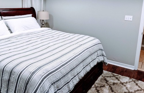Shreveport House | Charming, Quiet, South Shreveport Retreat King Bed