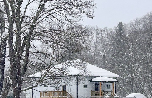Mount Clare House | Charming Renovated Schoolhouse Retreat – 2BR + Office, Spacious Yard