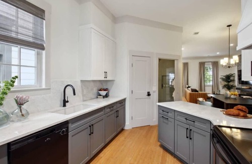 Old West Broad Neighborhood House | Charming Renovation | Free Parking