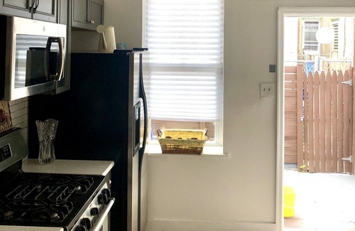 South Philadelphia West House | Charming RowHouse with WiFi and backyard
