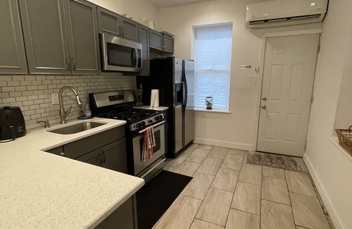 South Philadelphia West House | Charming RowHouse with WiFi and backyard