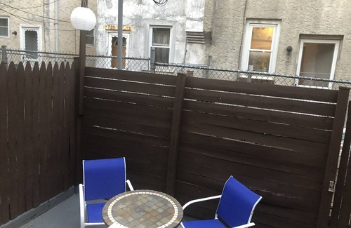 South Philadelphia West House | Charming RowHouse with WiFi and backyard