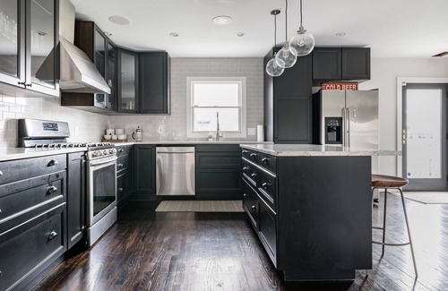 Pleasant Ridge House | Charming Rustic Modern House Near Detroit Zoo