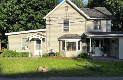 Saratoga Springs Apartment | Charming Saratoga Springs Apartment - Perfect For Your Fall Getaway!