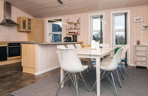 Skaven Strand House | Charming Sauna Cottage-By Traum