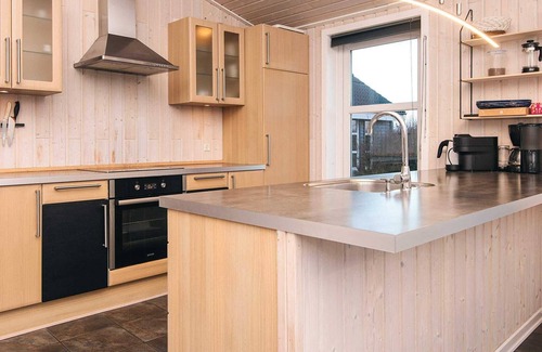 Skaven Strand House | Charming Sauna Cottage-By Traum