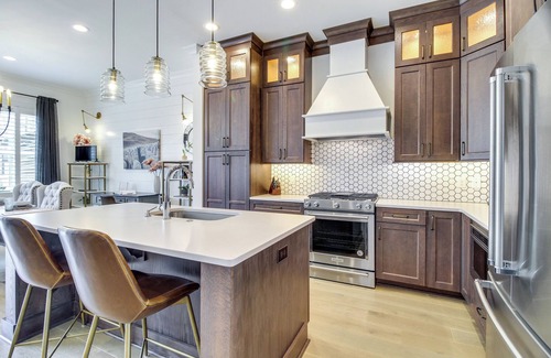 Hitch Village - Fred Wessels Homes House | Charming Savannah Townhome - 1 Block to Riverwalk!