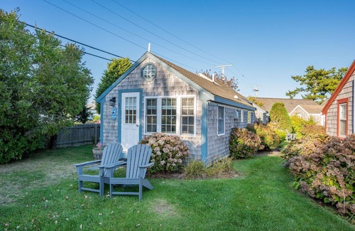 South Yarmouth Cottage | Charming SeaGills Rest Cottage Steps from Nantucket Sound