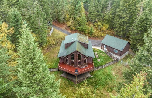 Sagle House | Charming Secluded 3-bedroom house in Sagle ID close to Lake and Schweitzer Ski
