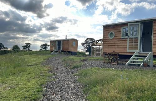 Chittlehampton House | Charming shepherds hut with hottub