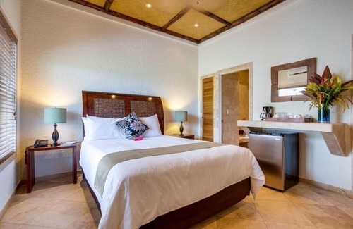 Placencia Resort | Charming Single Room w/Private Patio, Wireless Internet, & Mini Bar