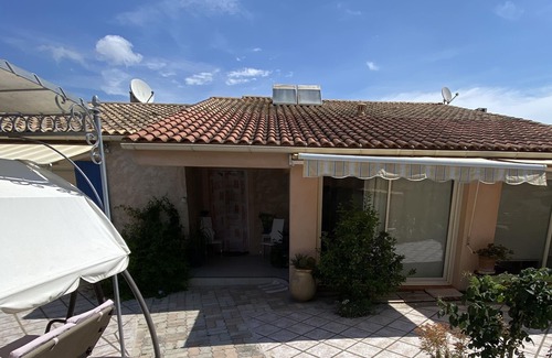 La Garde Villa | Charming single storey villa, sun, shading, for 6 people, pets allowed