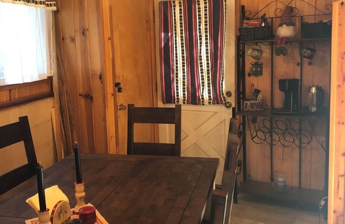 Mi-Wuk Village Cabin | Charming Ski cabin with WiFi near Dodge Ridge, great for family or small group.