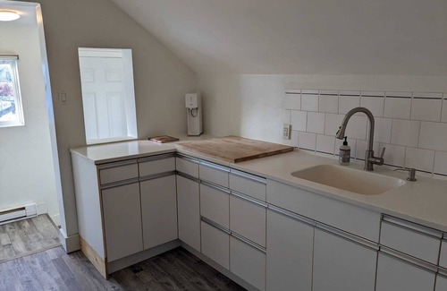 Winnipeg House | Charming small 2-bedroom unit in brilliant Winnipeg with AC, WiFi and trampoline