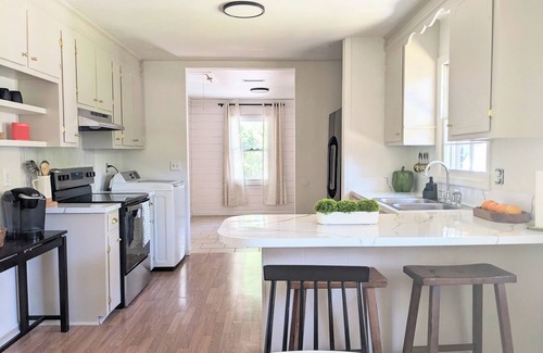 Lincolnville House | Charming & Spacious 4 BR w/Private Backyard in lovely Summerville
