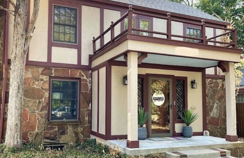 Norman House | Charming, spacious 4Bed/3bath; 5 min walk to OU stadium/.STADIUM view!
