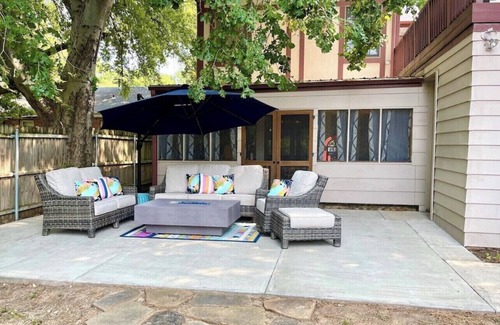Norman House | Charming, spacious 4Bed/3bath; 5 min walk to OU stadium/.STADIUM view!