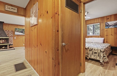 Cold Springs Cabin | Charming Spacious Cabin W/Pool Table- Minutes from Pinecrest
