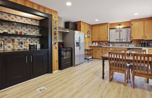 Cold Springs Cabin | Charming Spacious Cabin W/Pool Table- Minutes from Pinecrest