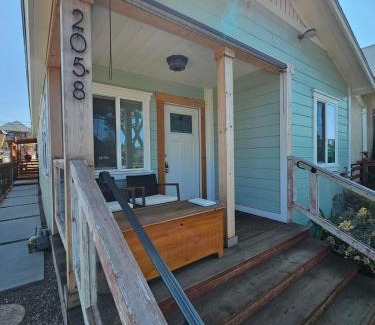 Logan Heights House | Charming Spacious San Diego Residence 3 Bedroom 2 Bath Gated Parking Families,Conventions,Petco Park,Downtown,Beaches,Zoo,Balboa Park