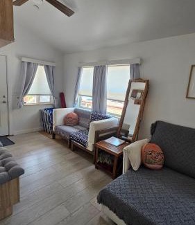 Logan Heights House | Charming Spacious San Diego Residence 3 Bedroom 2 Bath Gated Parking Families,Conventions,Petco Park,Downtown,Beaches,Zoo,Balboa Park