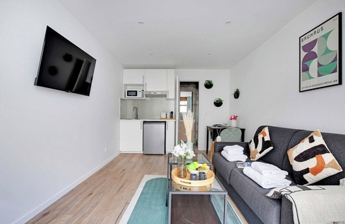 Le Kremlin-Bicetre Apartment | Charming studio - 2P - Kremlin-Bicêtre