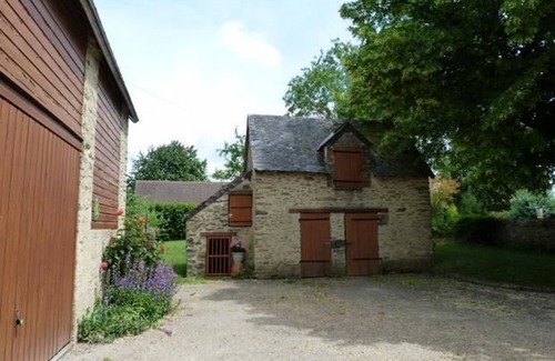Saint-Remy-de-Sille Cottage | Charming Stone House with Garden, Terrace, Ping-Pong, Near Medieval Sites