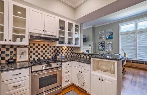 Uptown House | Charming State Thomas Home - Big Groups Welcome!