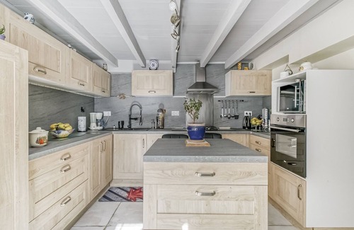 Dax House | Charming Stay in Heart of Dax