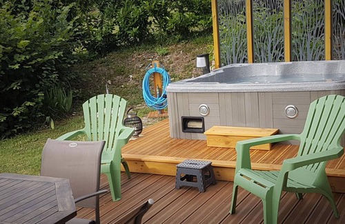 La Fagette Cottage | Charming Stone Cottage with Jacuzzi & Bikes in Vézère Valley