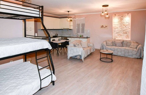 Mitilinii Apartment | Charming Studio - A Relaxing Retreat in Samos