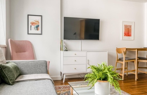 Mid-Market Apartment | Charming Studio in SoMa, near BART + Top Tech HQs