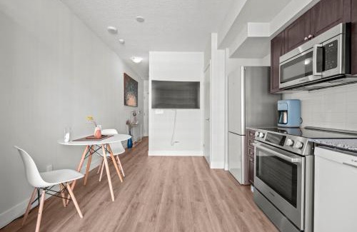 Fort York Apartment | Charming Studio in Downtown Toronto