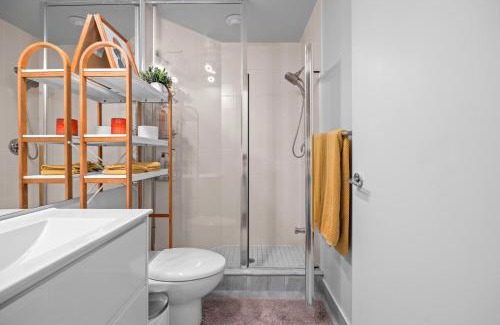 Fort York Apartment | Charming Studio in Downtown Toronto