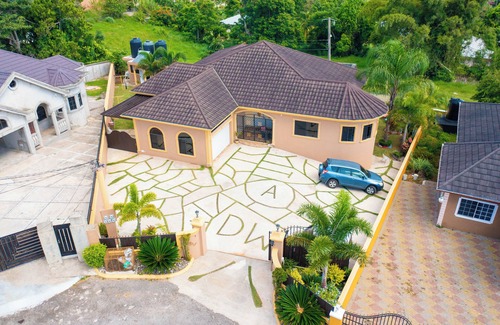 Mandeville Apartment | Charming studio in Mandeville for a relaxing getaway. Likle but wi tallawah