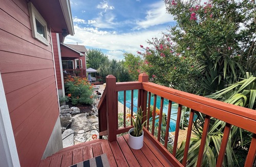 Bastrop Cottage | Charming Studio in wonderful Bastrop with Pool