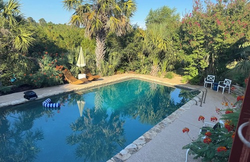 Bastrop Cottage | Charming Studio in wonderful Bastrop with Pool