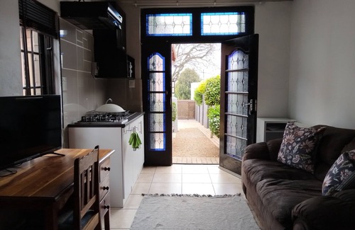 Greater Johannesburg Metropolitan Area Apartment | Charming Studio Oasis in Kensington, Johannesburg