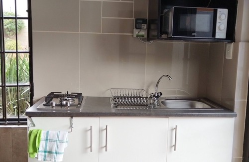 Greater Johannesburg Metropolitan Area Apartment | Charming Studio Oasis in Kensington, Johannesburg