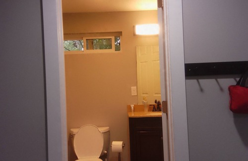 Woodburn Apartment | Charming studio with AC and WiFi in pleasant Gervais.