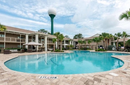 Jekyll Island House | Charming Suite Steps from Beach – Perfect for Families | Parking, Onsite Pool